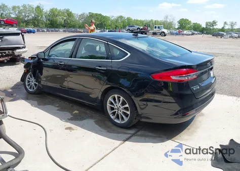 2017 Ford Fusion Energi Se Luxury z USA, uszkodzony, nr VIN 3FA6P0PU3HR106023